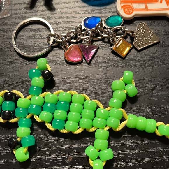 Assorted Key Chains bundle of 8 - Picture 4 of 5